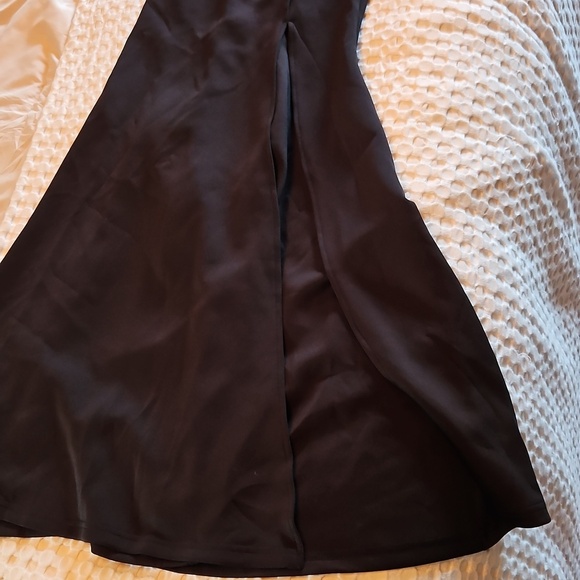 Elegant Black Evening Dress Medium - Picture 3 of 6